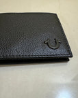 True Religion French Bi-Fold Wallet – Negro
